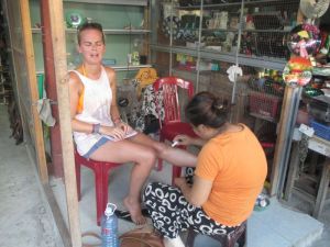 Lyvette having her feet razored