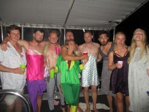 This is how you dress in paradise...